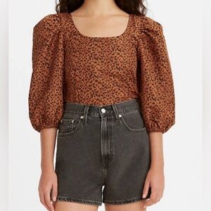 Levi’s puff sleeve top